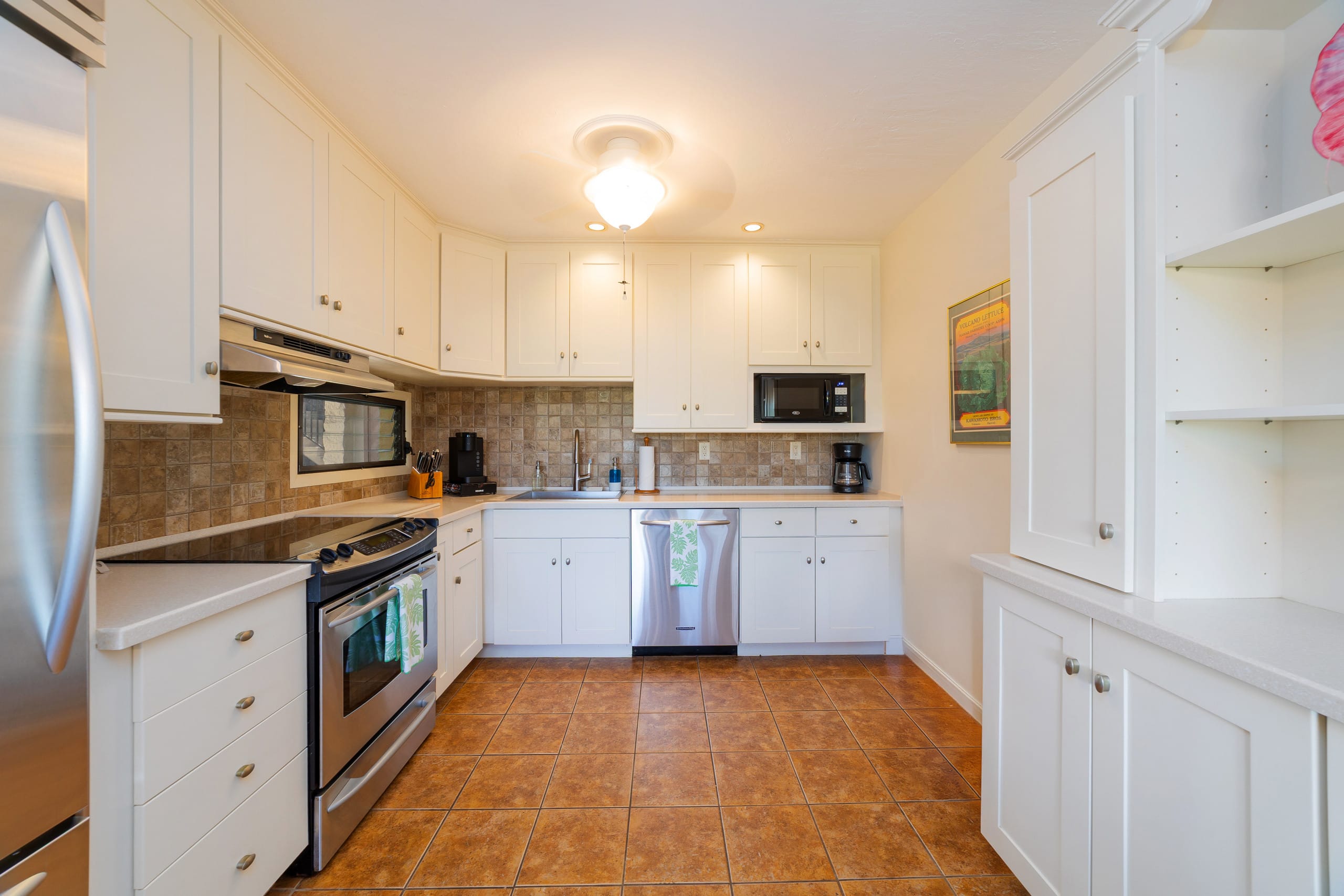 Condo in Kailua-Kona · ★4.92 · 2 bedrooms · 2 beds · 2 private baths - Image 12