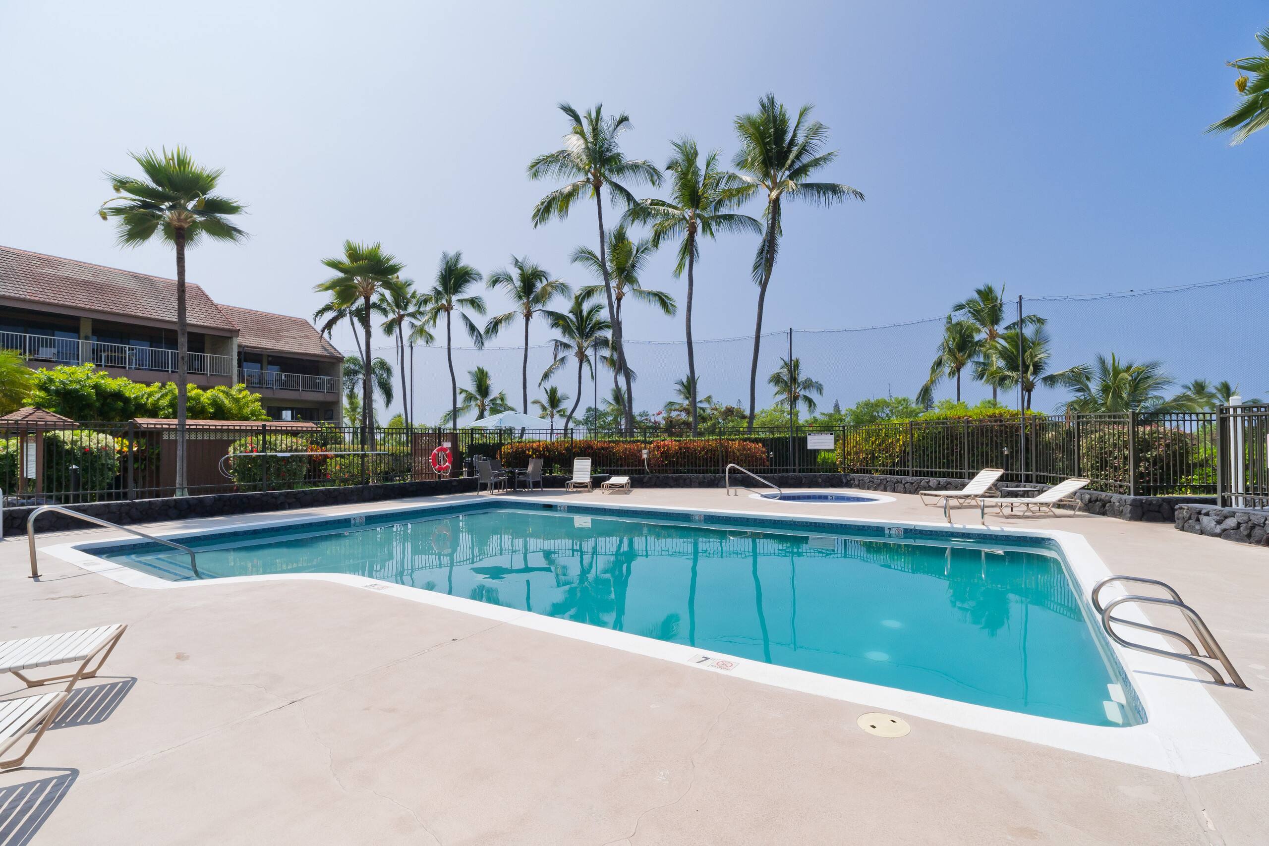 Condo in Kailua-Kona · ★4.92 · 2 bedrooms · 2 beds · 2 private baths - Image 48