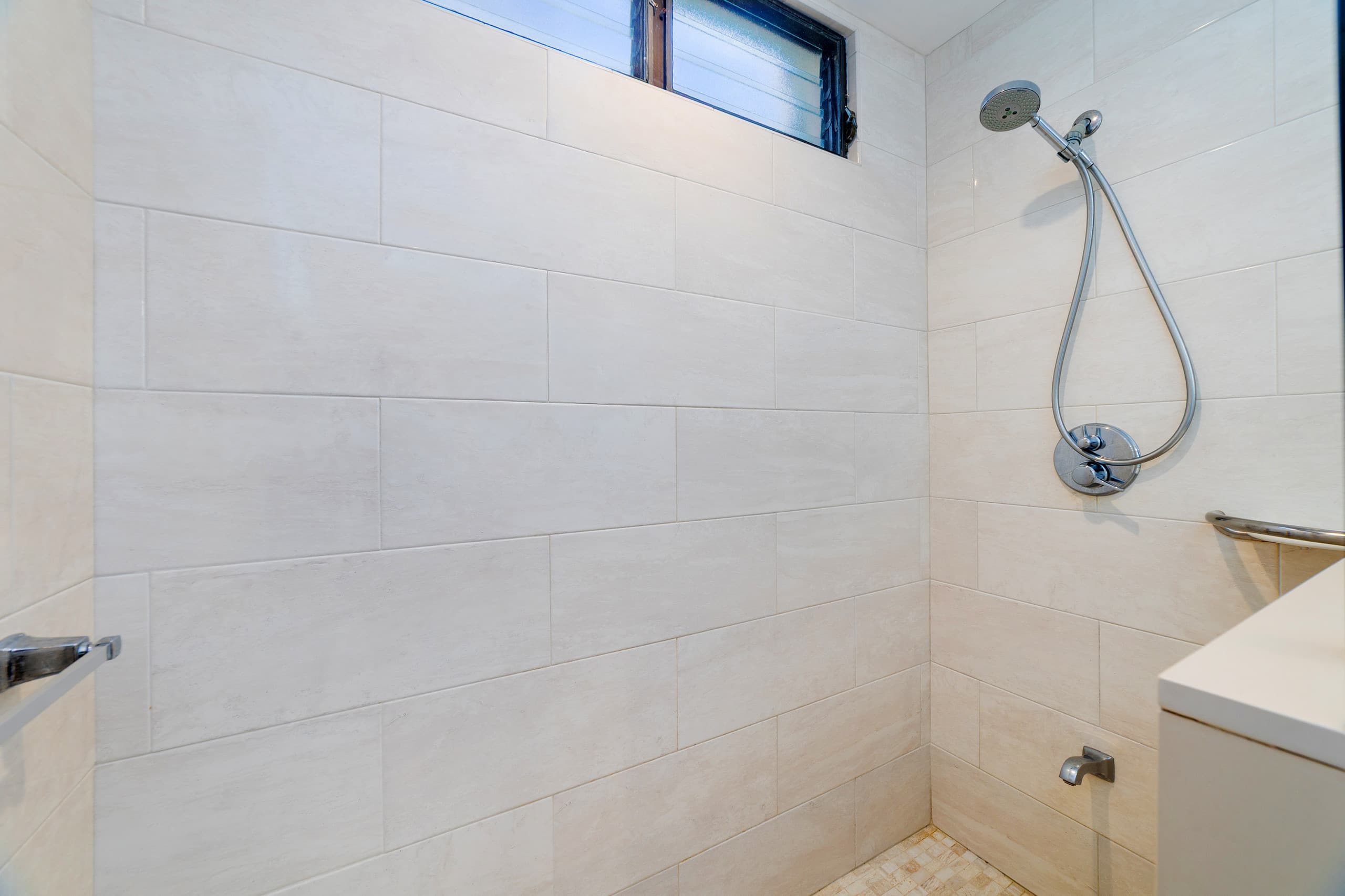 Condo in Kailua-Kona · ★4.92 · 2 bedrooms · 2 beds · 2 private baths - Image 27