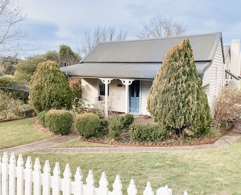 Marigold•Charming 1870s central Daylesford cottage