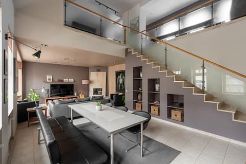Spacious 2-story apt. w/ terrace - 280 m2