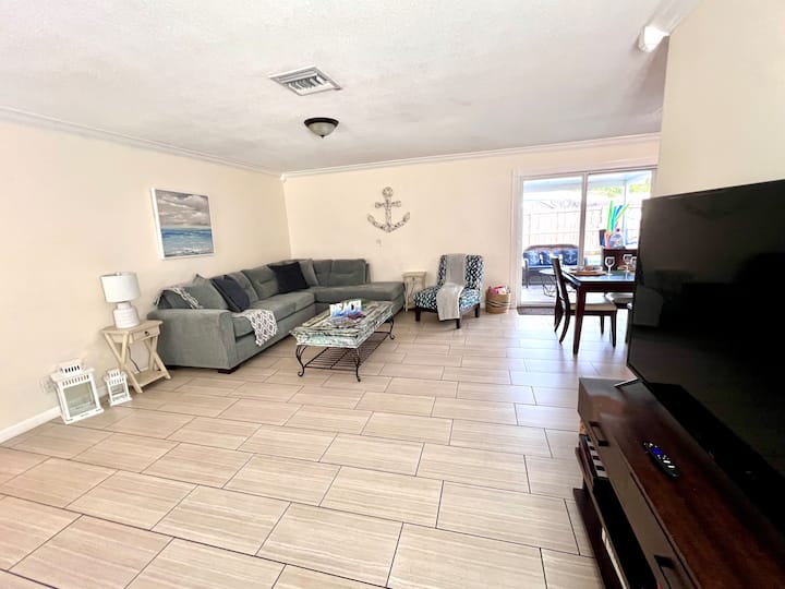 Palm Beach Vacation Home -With Pool - Downtown - West Palm Beach, FL