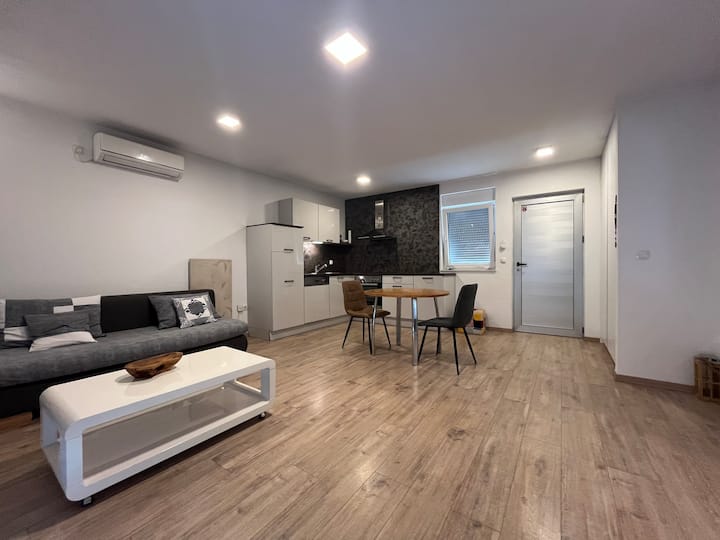 Apartment Ivan With Garden And Priv. Parking - Zadar