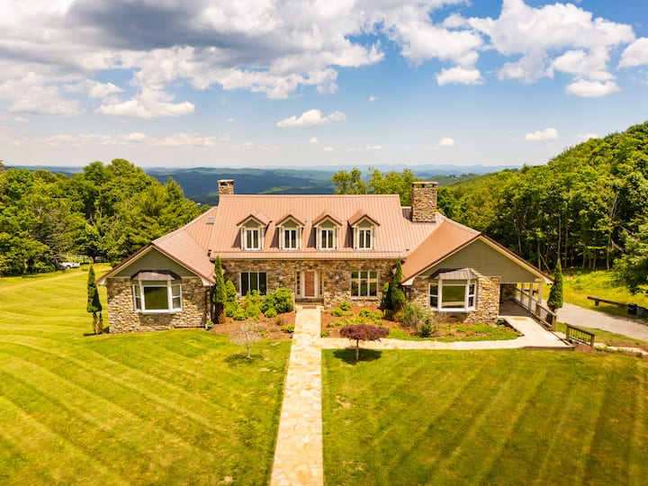 Sleeps 28 | Theater, Hot Tub & Tennis Court - Boone, NC
