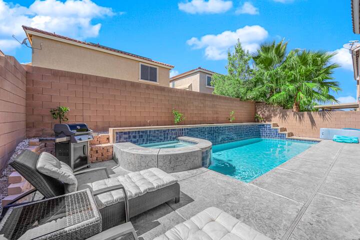 Cozy Las Vegas Home, 7 miles from strip!