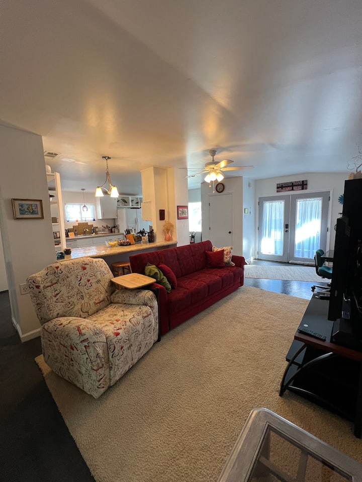 Spacious, Quiet Comfort At Camp Catina- No Pets - Nashville, TN