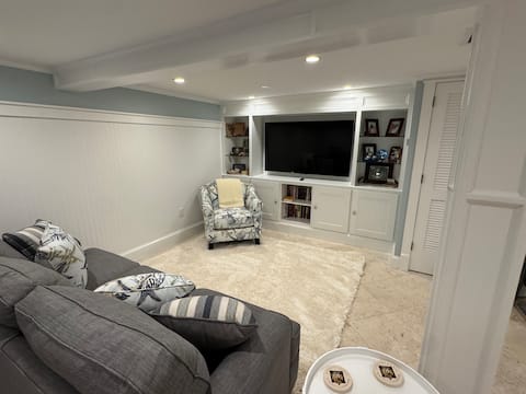 Popular Airbnb listing: Gulf Front Guest House in Anna Maria