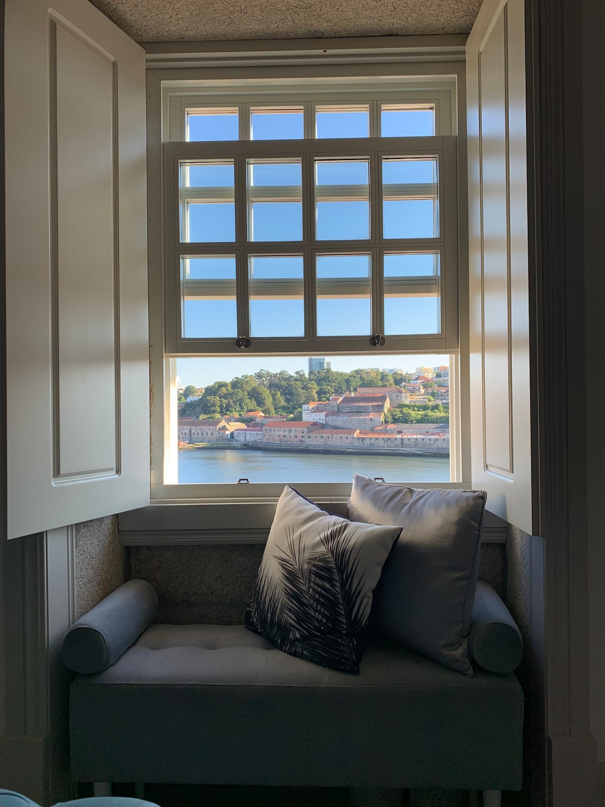 Popular Airbnb listing: Oporto Platinum Loft - Douro River View - Porto in Porto