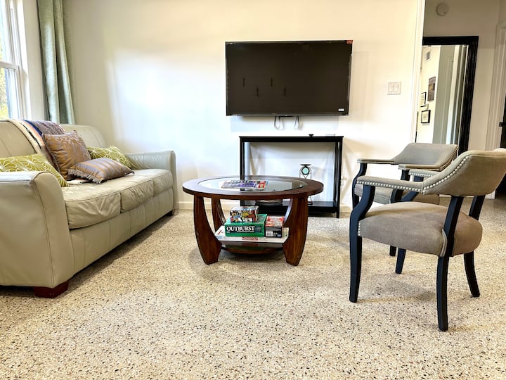 Immaculately Remodeled Home Close To Fsu! - Tallahassee, FL