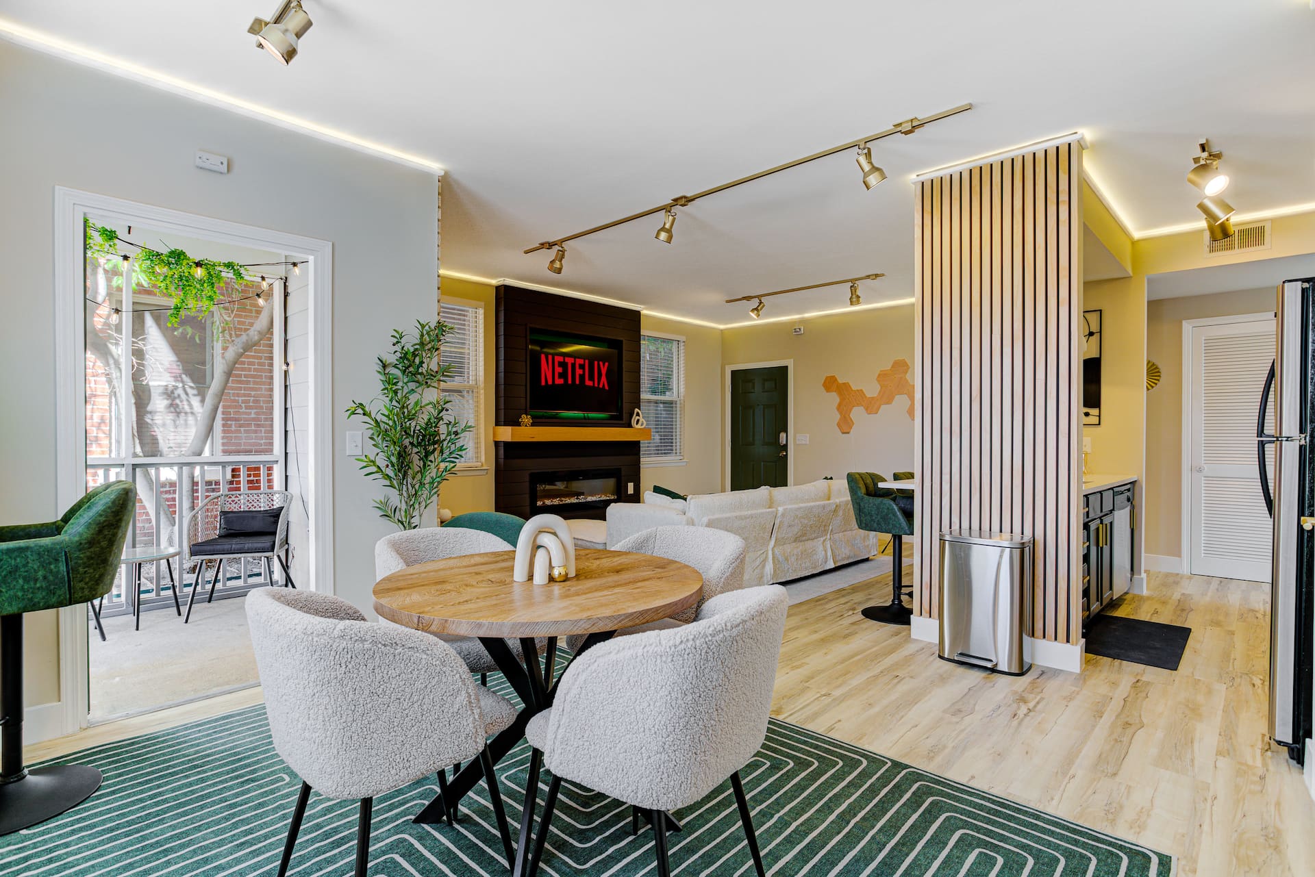 Renovated/No Stairs/Gated Parking/Walk to Beale
