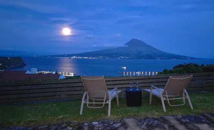 HOME4U
2-Bedroom Apartment
2 bathrooms, terrace with a view