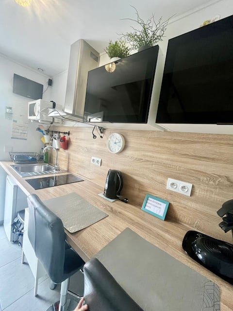 Top Airbnb: 25 m² 200 m to TGV/FAC 400 m to the center. Free parking. à Arras