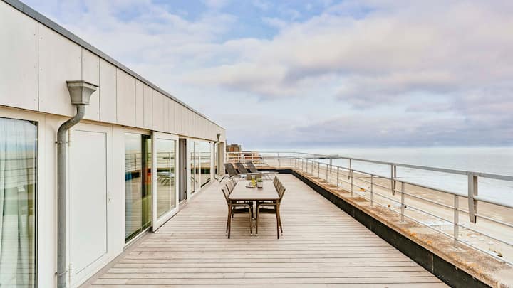 Unique penthouse with 2 balconies