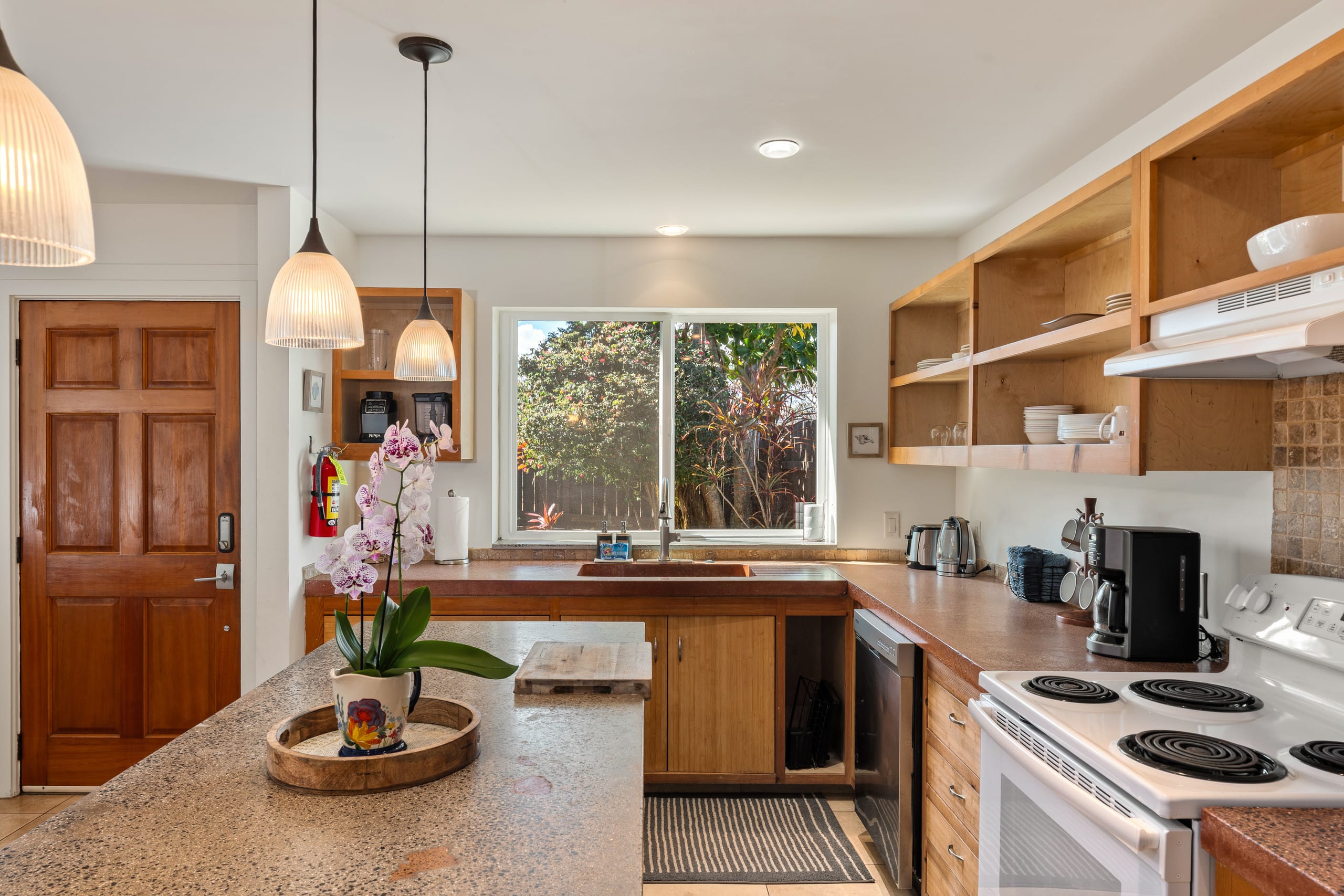 Home in Paia · ★4.9 · 2 bedrooms · 2 beds · 2 baths - Photo 12