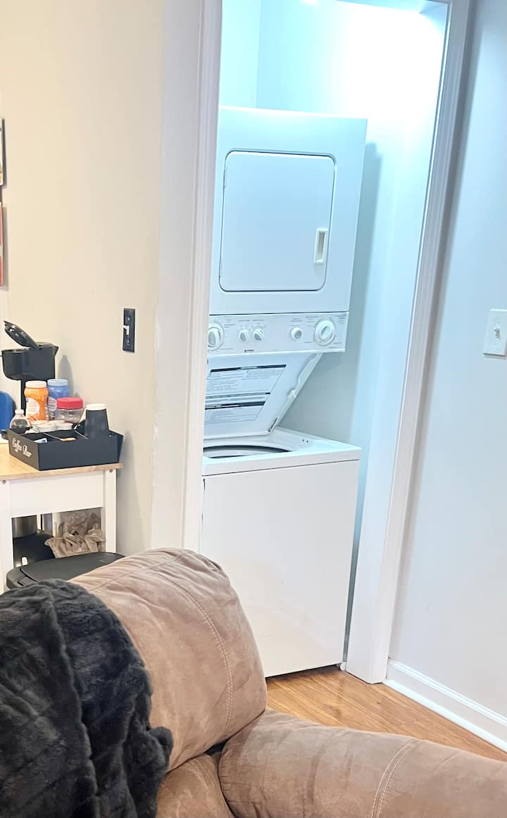 Cozy 2BR Apt 1.6 mi from Truist Park & CC Roxy - Guest suites for