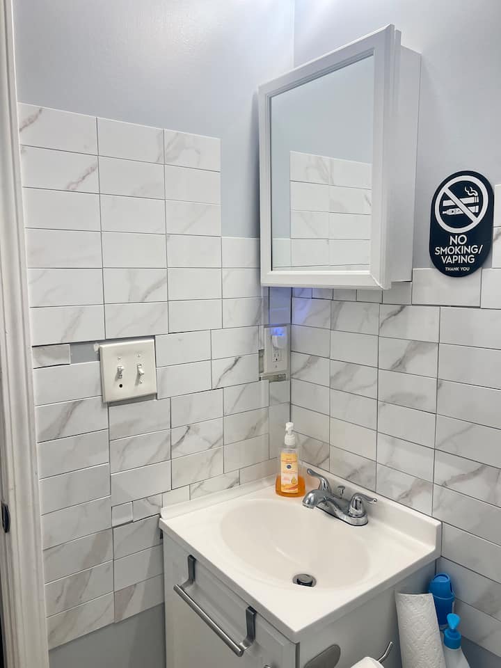 Cozy 2BR Apt 1.6 mi from Truist Park & CC Roxy - Guest suites for