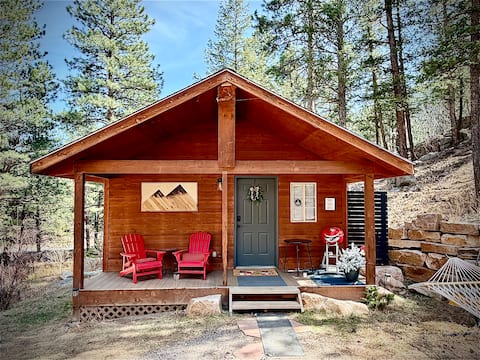 Private Trail, King Bed, Cozy Cabin on 13 Acres