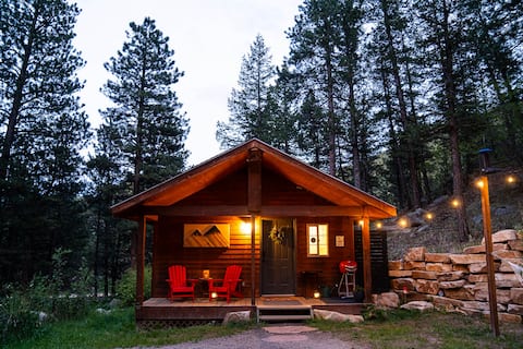 Private Trail, King Bed, Cozy Cabin on 13 Acres