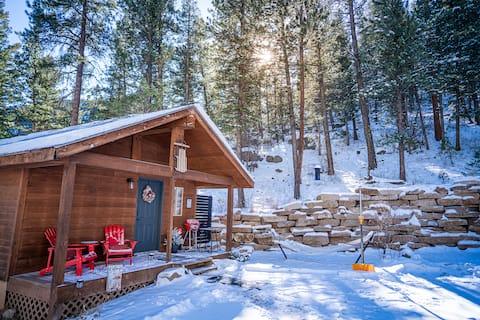 Cozy Canyon Cabin -13 acres, private hiking trail