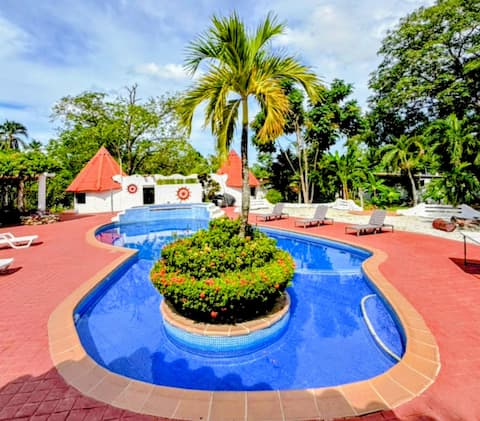 Exclusive house with pool / Ideal for groups