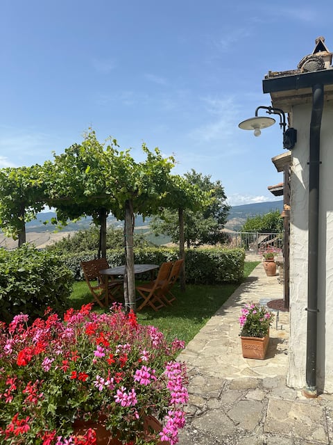 "L'Assolata" Cottage in Tuscany