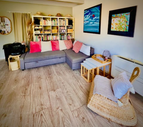 Successful Airbnb property: Beautiful roof terrace in the city center + parking in Cassis
