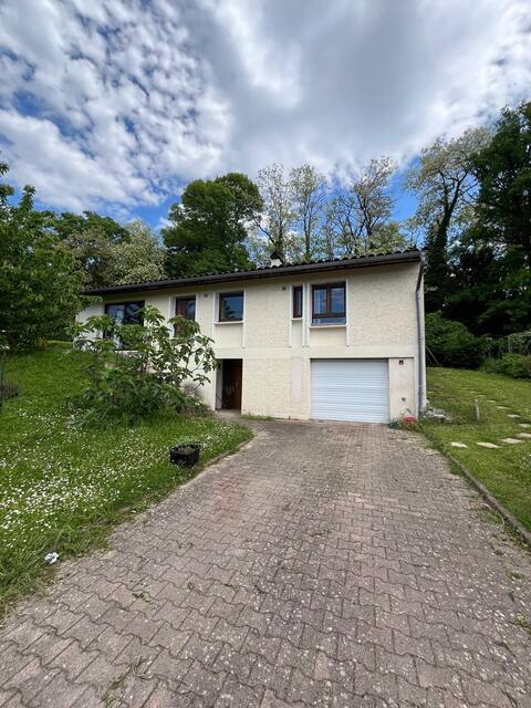 fully independent accommodation, private parking