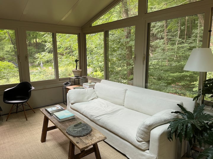 Private Cottage Retreat With Heated Pool - Wesleyan University, Middletown