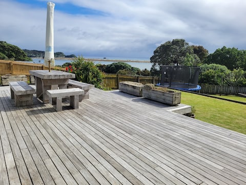 Mangawhai -Clifftop Family Friendly Home Sleeps 16