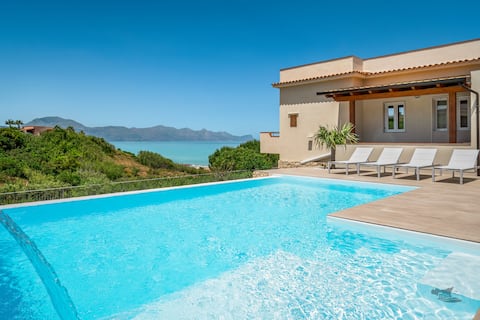 Villa DellAcqua: Infinity Pool with Sea View
