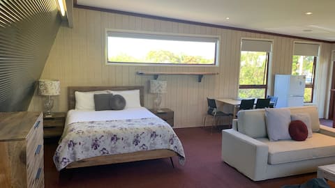 Popular Airbnb listing: Beach Studio - close to Beach and Main Street in Inverloch