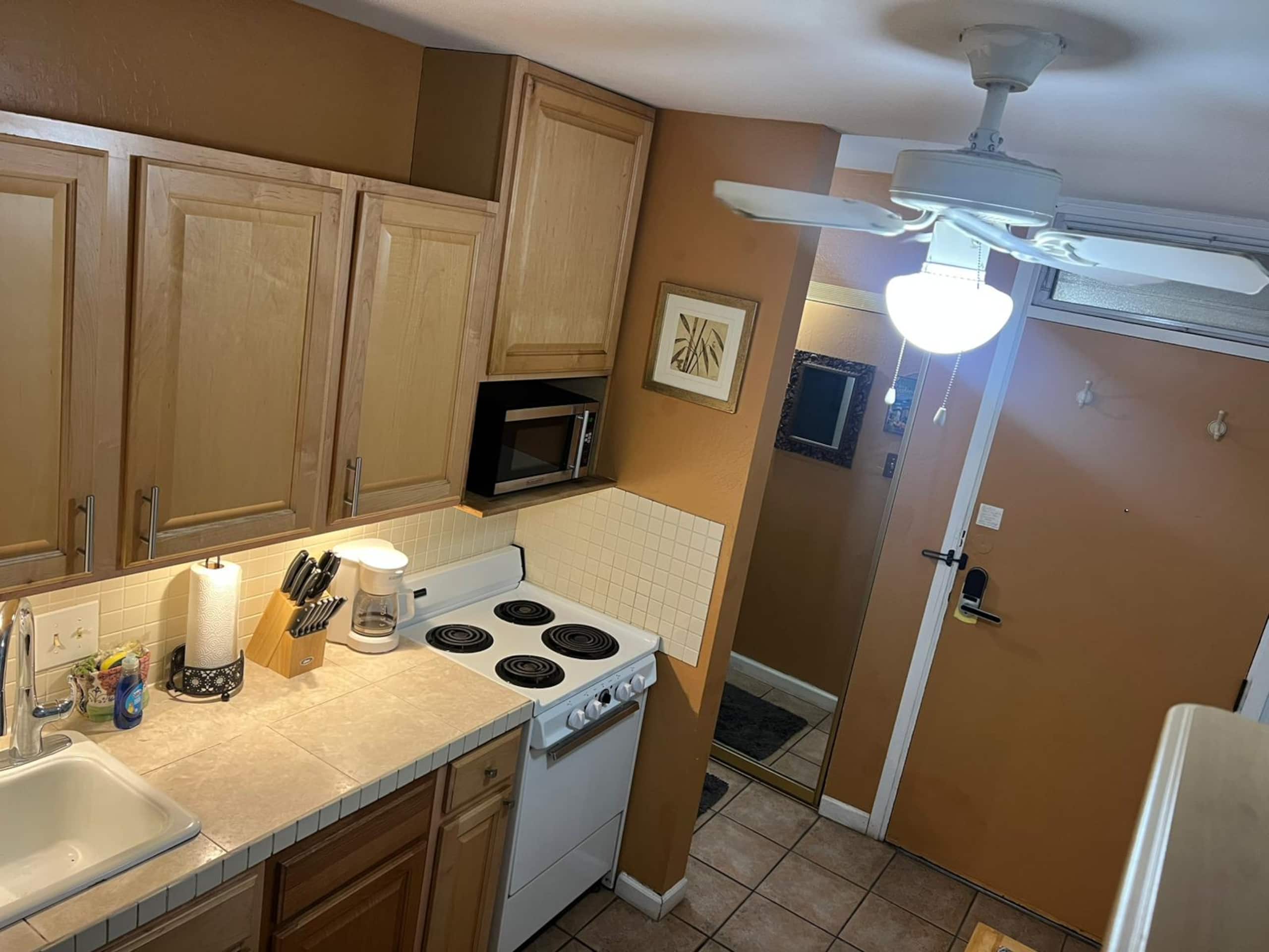 Condo in Kihei · ★4.78 · Studio · 1 bed · 1 bath - Image 7
