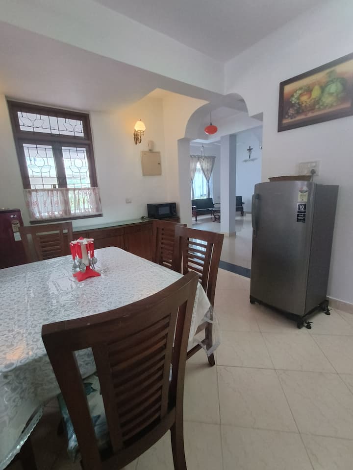 Dining area image 2