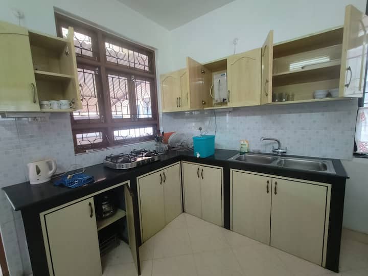 Full kitchen image 2