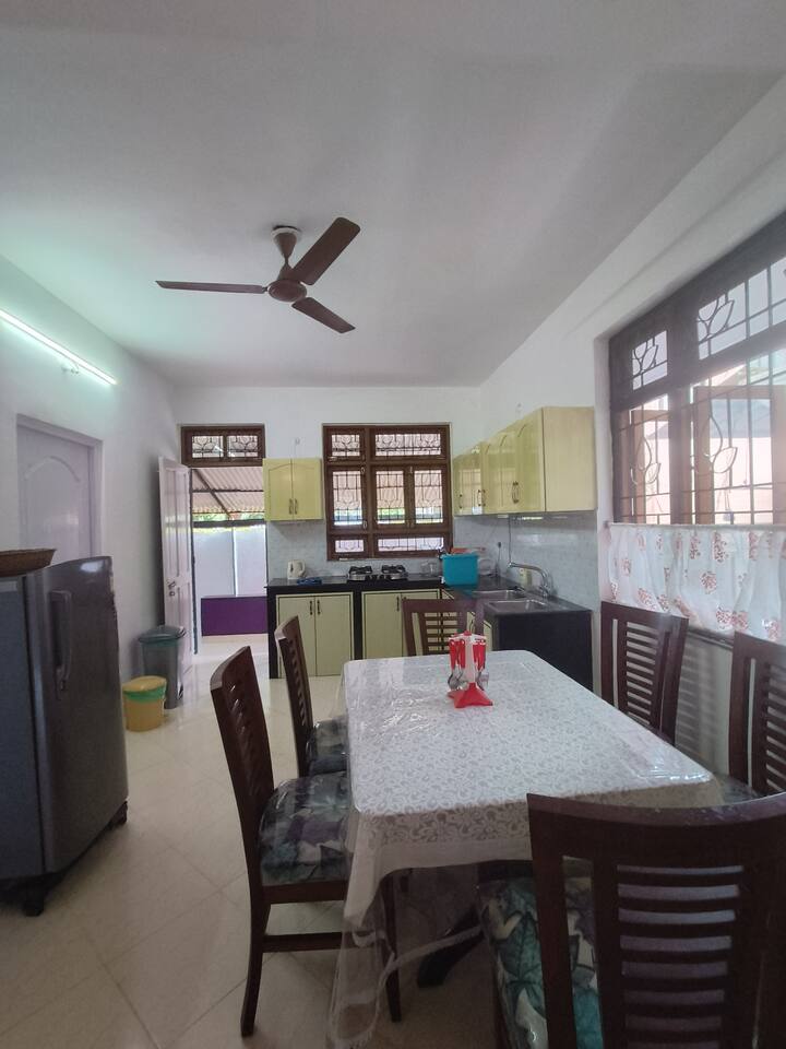 Dining area image 1