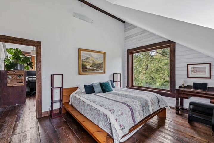 Spacious Modern-Rustic Farmhouse – Saltspring Is. gallery image 3