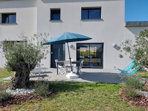 Top performing Airbnb: A House on the Dune, direct beach access, enclosed garden in Santec