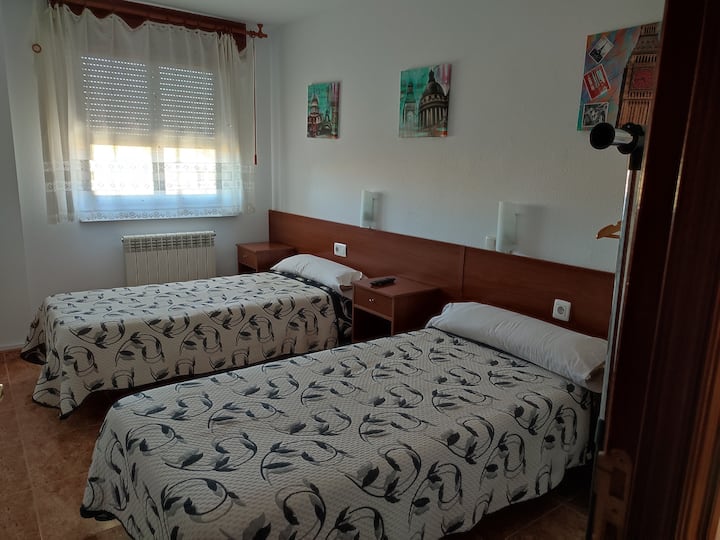 vitanda viwili vya 90