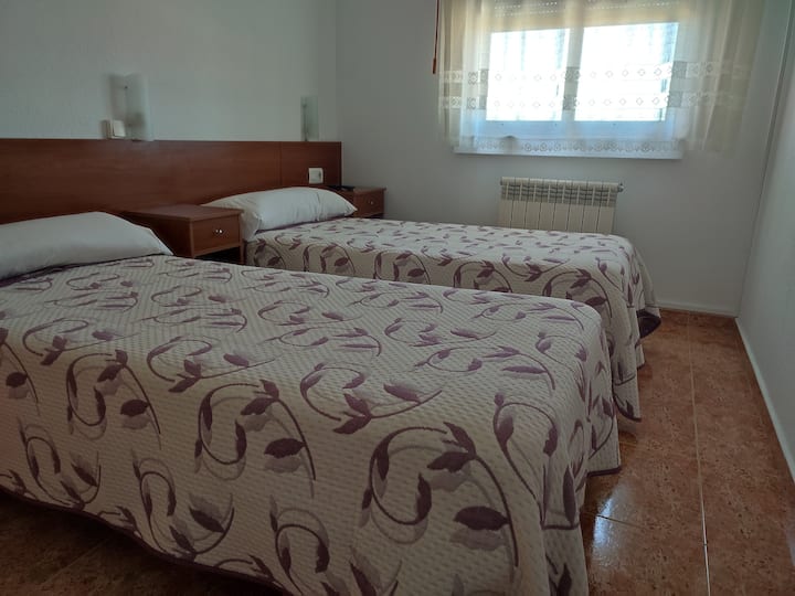 vitanda viwili vya 90