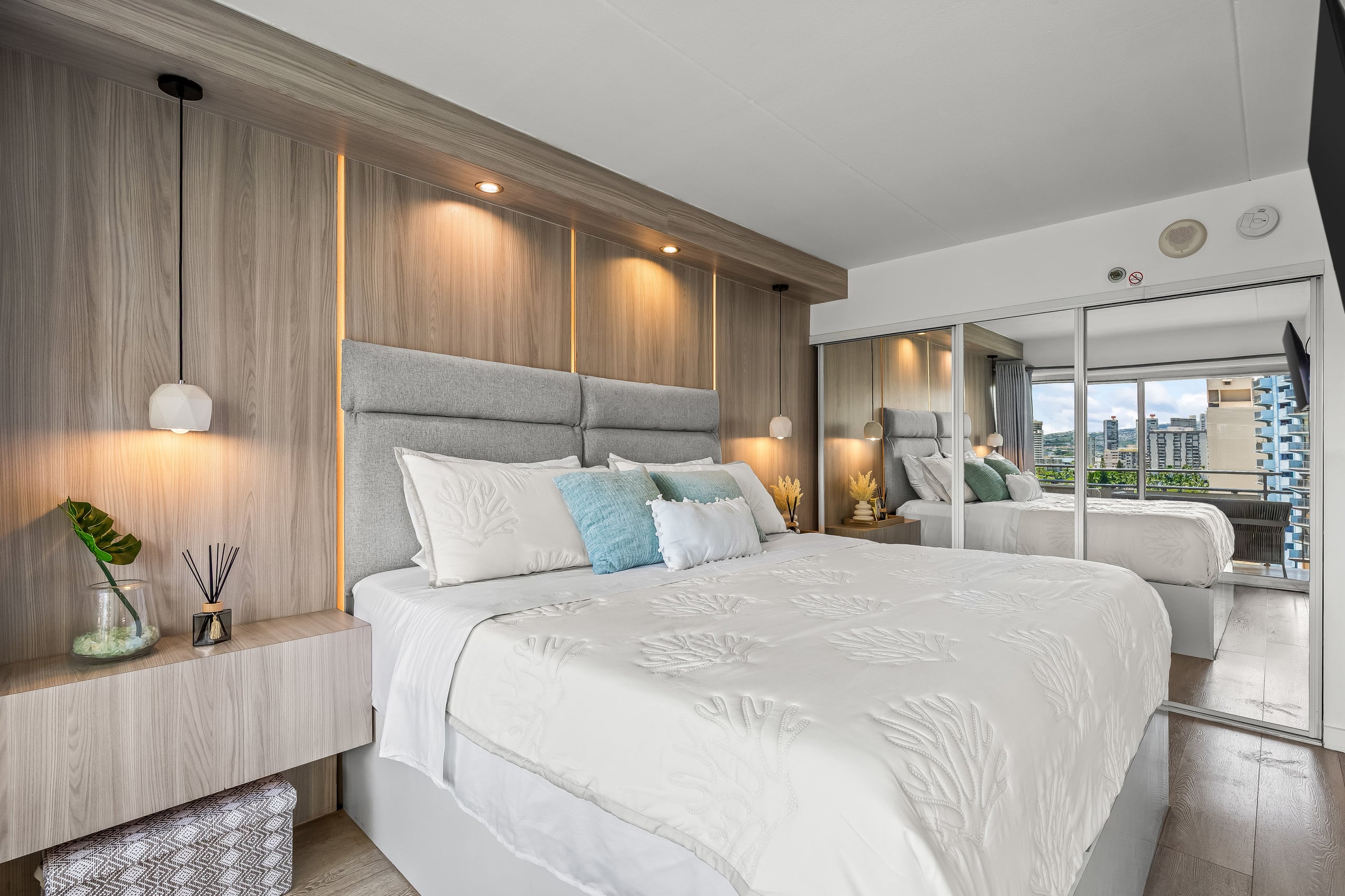 Condo in Honolulu · ★4.71 · 1 bedroom · 2 beds · 1 private bath - Image 3