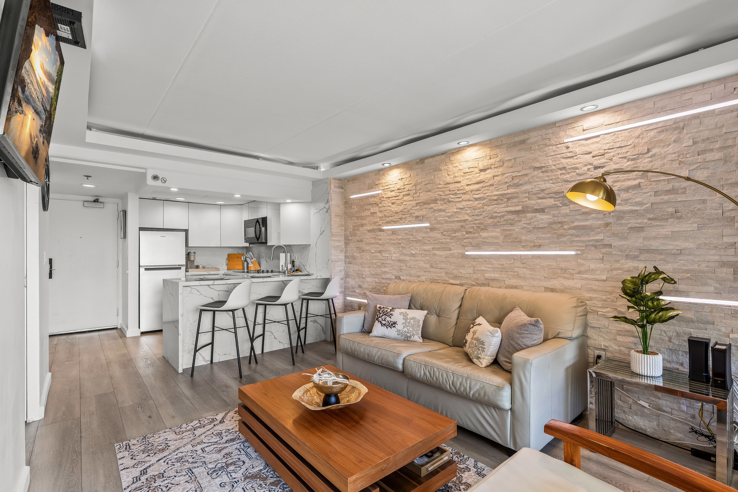 Condo in Honolulu · ★4.71 · 1 bedroom · 2 beds · 1 private bath - Image 10