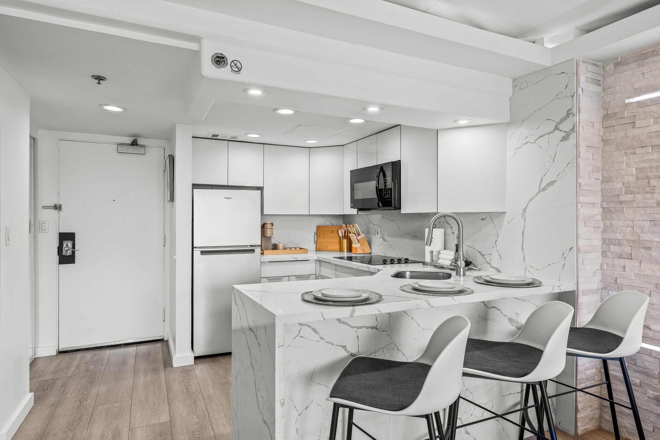 Condo in Honolulu · ★4.71 · 1 bedroom · 2 beds · 1 private bath - Image 16