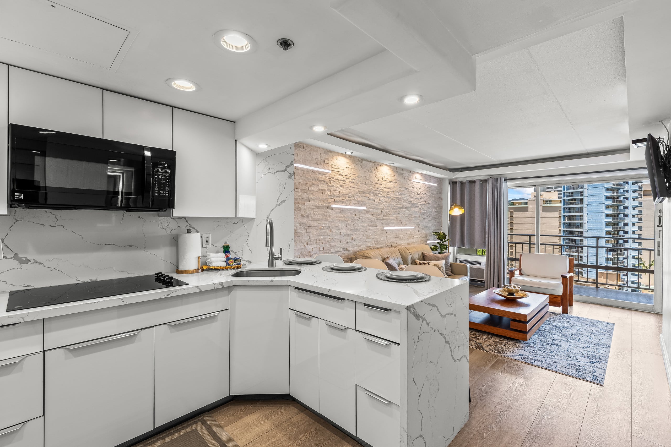 Condo in Honolulu · ★4.71 · 1 bedroom · 2 beds · 1 private bath - Image 4