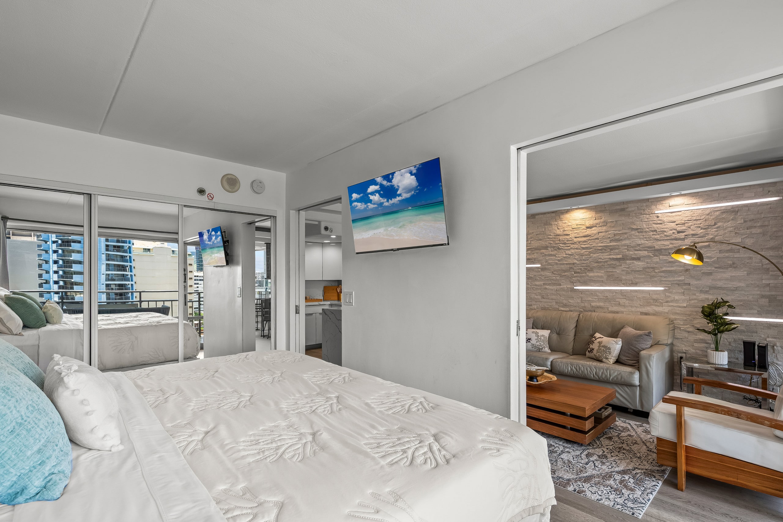 Condo in Honolulu · ★4.71 · 1 bedroom · 2 beds · 1 private bath - Image 13
