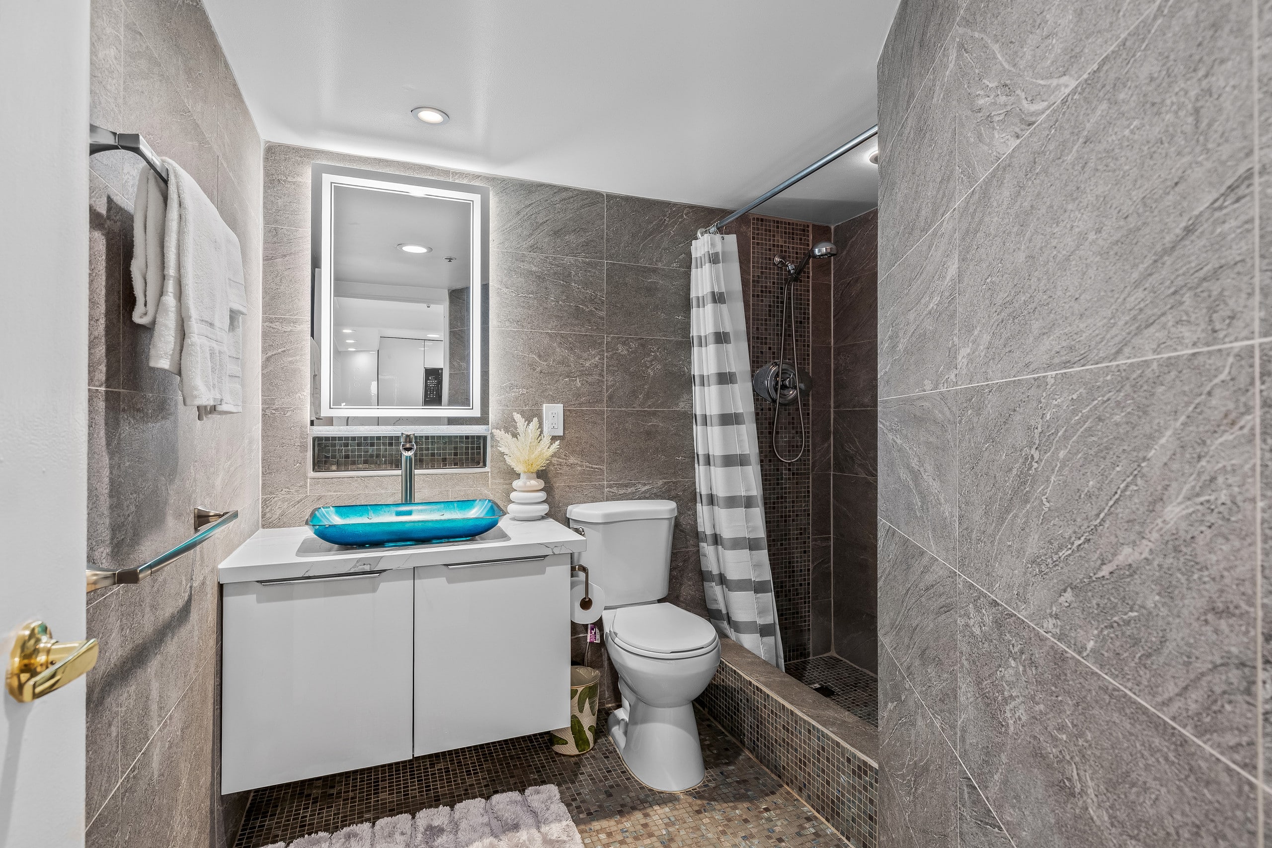 Condo in Honolulu · ★4.71 · 1 bedroom · 2 beds · 1 private bath - Image 21