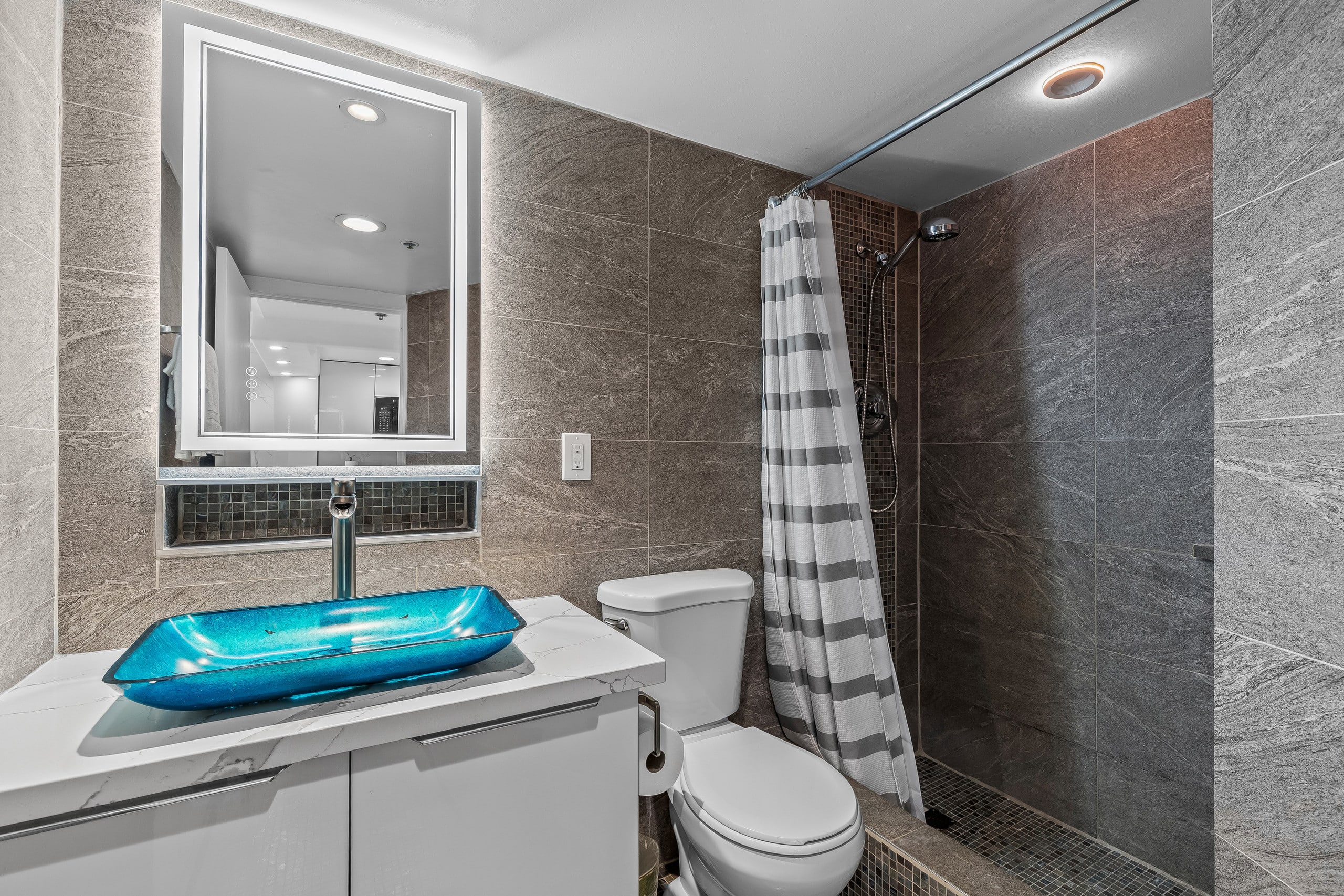 Condo in Honolulu · ★4.71 · 1 bedroom · 2 beds · 1 private bath - Image 22
