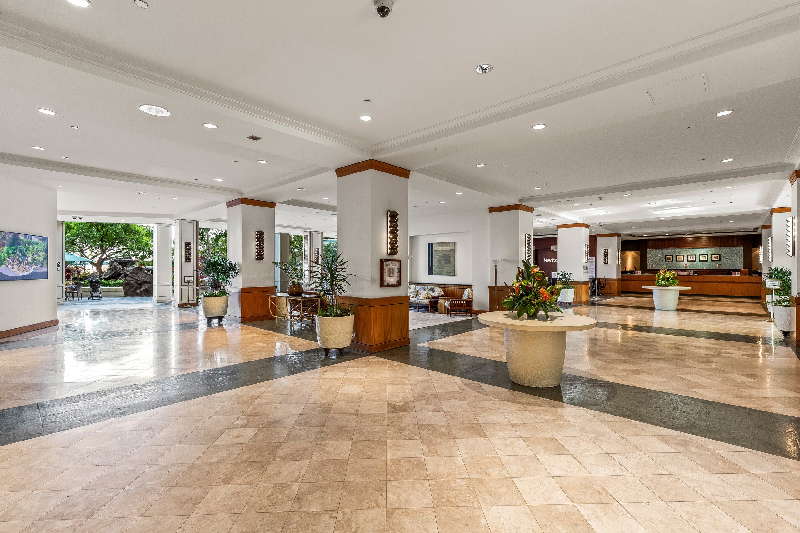 Condo in Honolulu · ★4.71 · 1 bedroom · 2 beds · 1 private bath - Image 29
