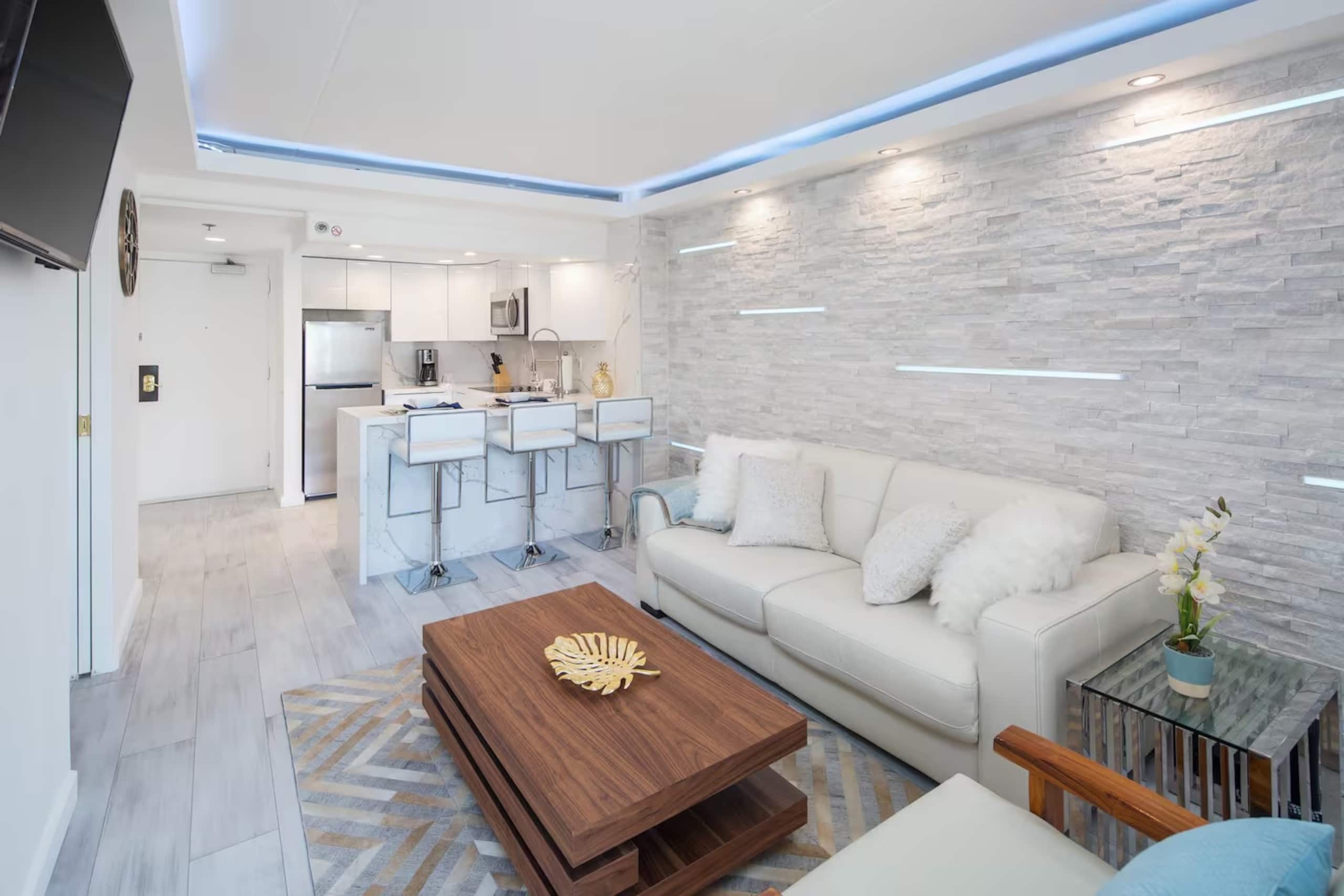 Condo in Honolulu · ★4.71 · 1 bedroom · 2 beds · 1 private bath - Image 1