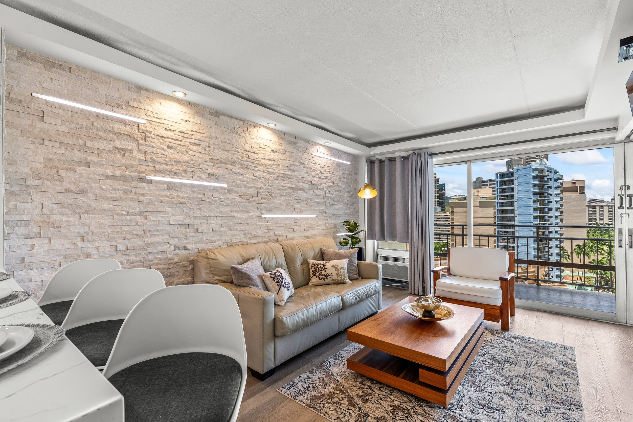Condo in Honolulu · ★4.71 · 1 bedroom · 2 beds · 1 private bath - Image 11