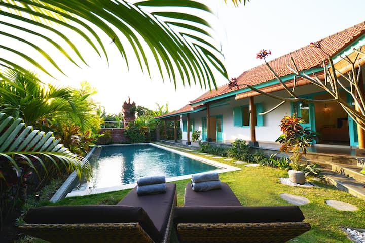 Spacious Berawa Villa With Pool - Bali